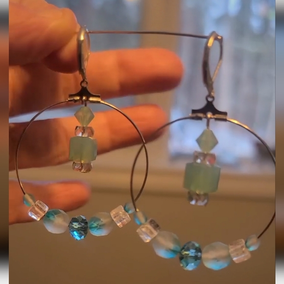 Gorgeous Handcrafted Earrings - Picture 4 of 9